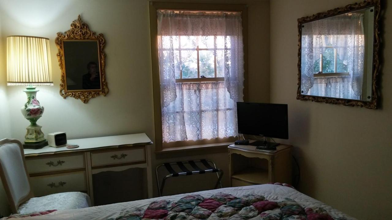 1732 Folke Stone Bed And Breakfast Вест-Честер Екстер'єр фото