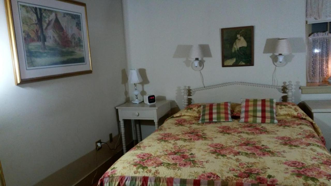 1732 Folke Stone Bed And Breakfast Вест-Честер Екстер'єр фото